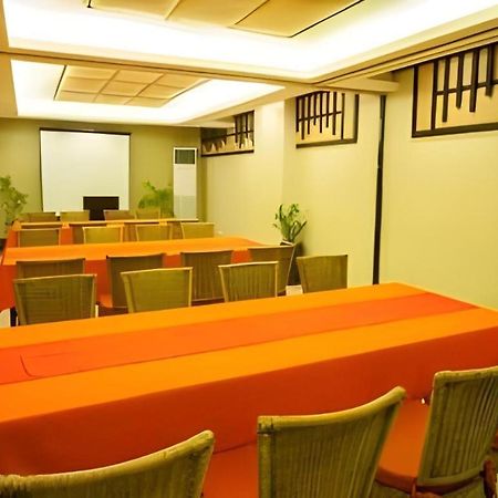 L Square Hotel Tarlac City Buitenkant foto