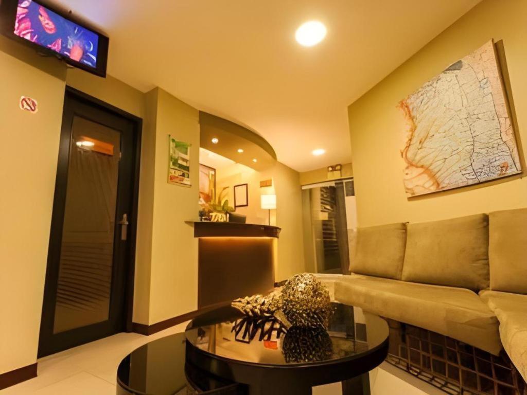 L Square Hotel Tarlac City Buitenkant foto