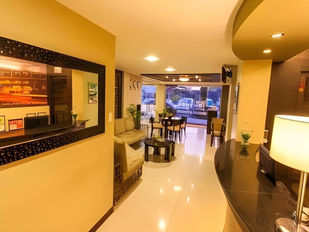 L Square Hotel Tarlac City Buitenkant foto