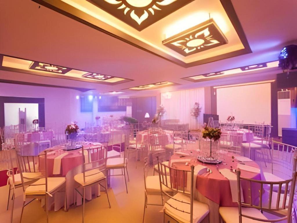 L Square Hotel Tarlac City Buitenkant foto