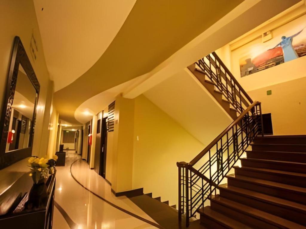 L Square Hotel Tarlac City Buitenkant foto