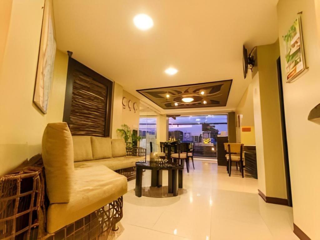 L Square Hotel Tarlac City Buitenkant foto