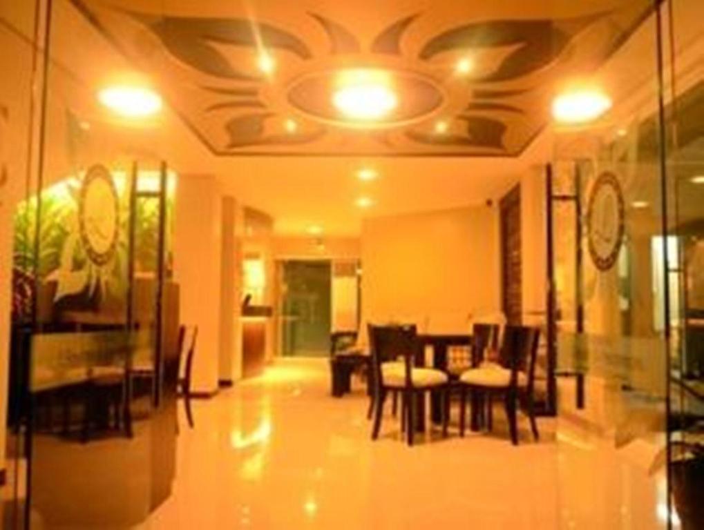 L Square Hotel Tarlac City Buitenkant foto
