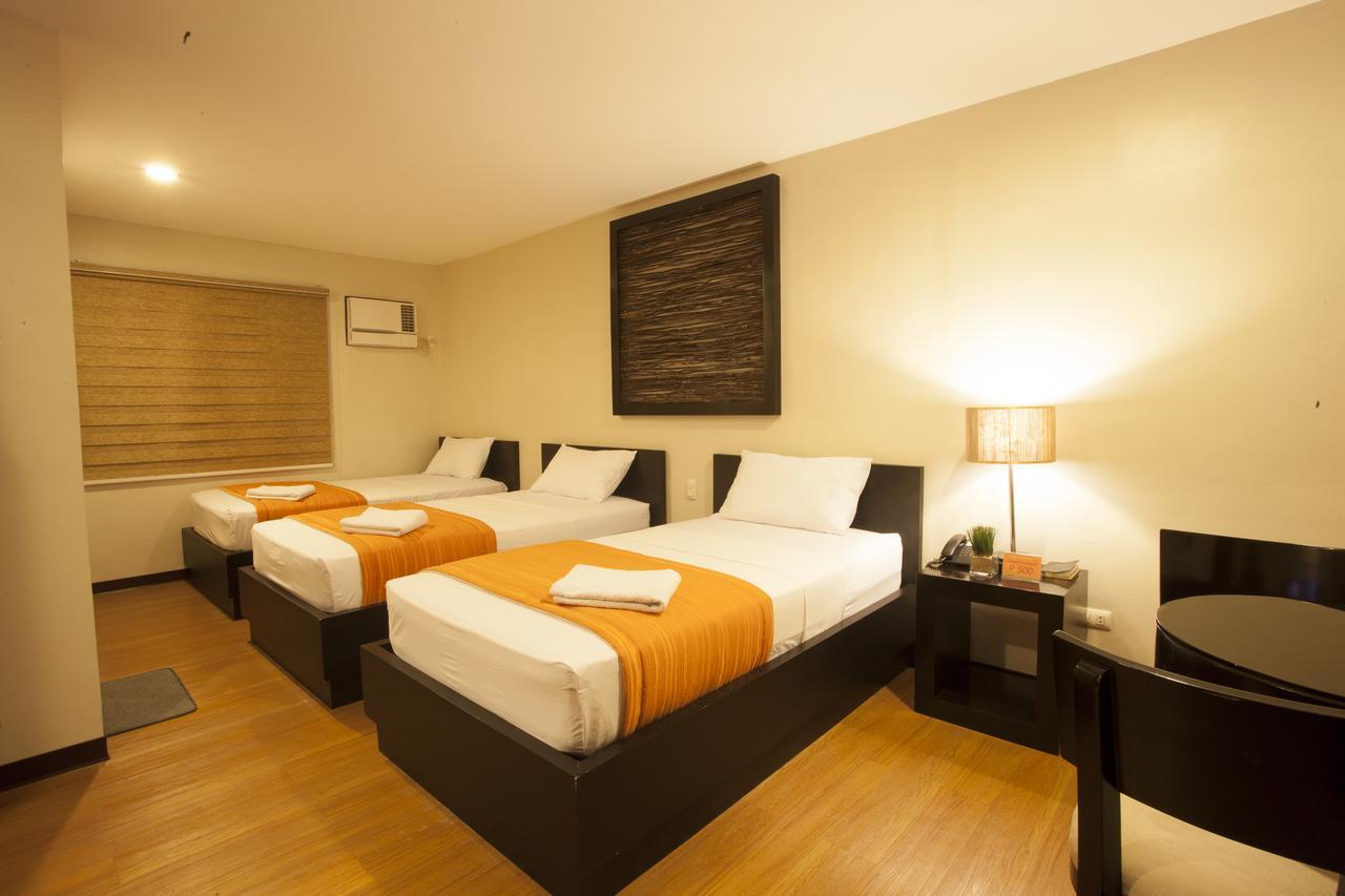 L Square Hotel Tarlac City Buitenkant foto