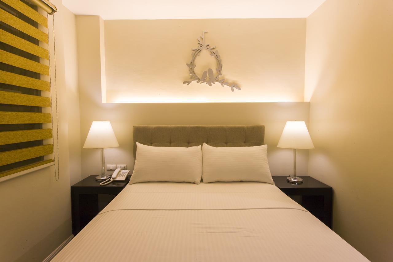 L Square Hotel Tarlac City Buitenkant foto