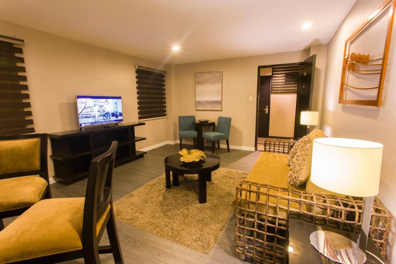 L Square Hotel Tarlac City Buitenkant foto