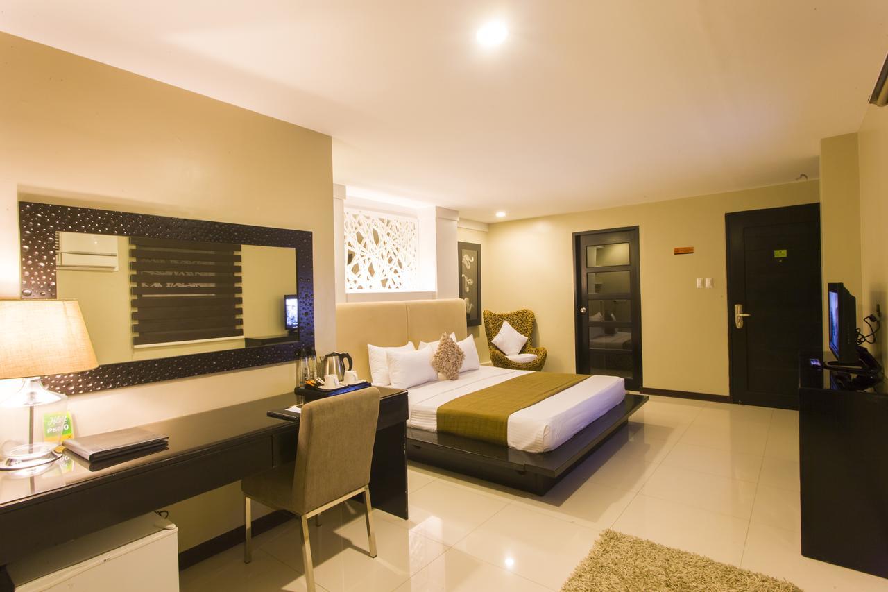 L Square Hotel Tarlac City Buitenkant foto